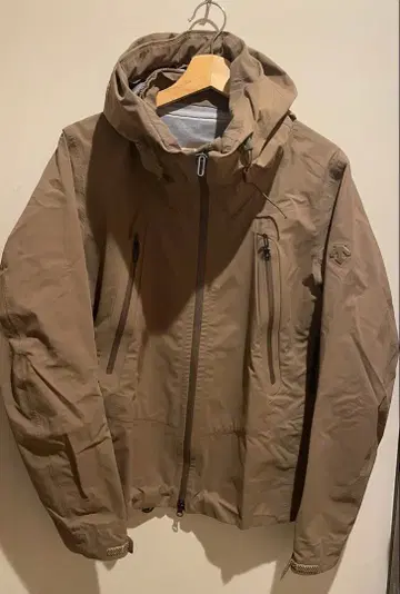 [ 새상품급 ] 데상트 올마인드 클레어스 M 베이지