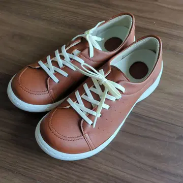 리게타 브라운 합성 피혁 스니커즈