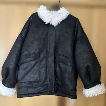 새상품 택 포함 Heather 블랙 무스탕 코트 퍼 포함