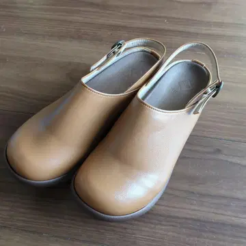 리게타 브라운 백 스트랩 샌들