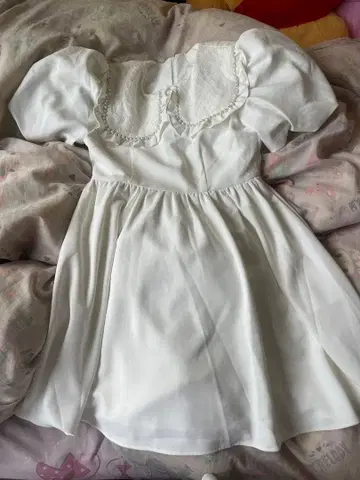 화이트 퍼프 슬리브 플레어 드레스