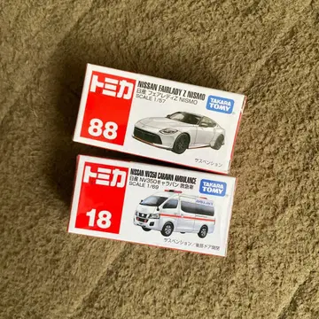 미개봉 새상품 토미카 페어레이디 Z 니스모 & NV350 구급차 세트