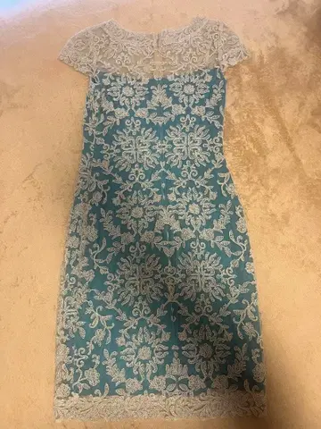 TADASHI SHOJI 자수 무릎 기장 원피스 사이즈 2