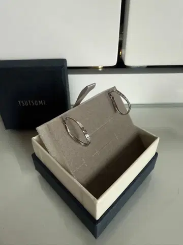 TSUTSUMI K10 화이트 골드 귀걸이
