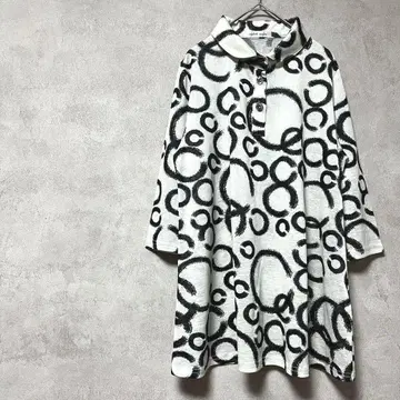 스타일리시 우먼 루즈핏 피케 셔츠 반팔 올 패턴 화이트 블랙 체형 커버
