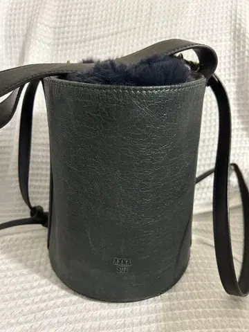 ANNA SUI 웨이 퍼 복조리 달린 버킷 백