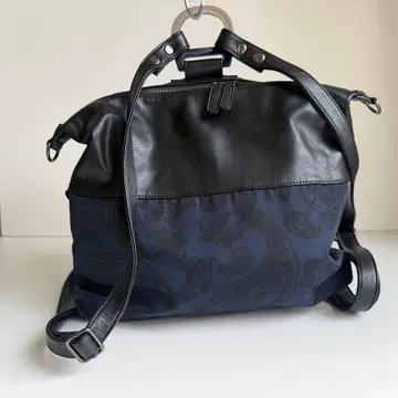 이아파피요네 호스슈 슬림 발수 백팩 D링 블랙 네이비