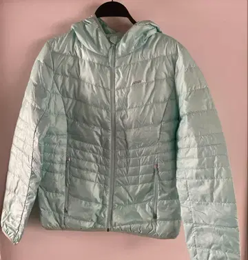 새상품급 스카이블루 후드 부착 다운 자켓