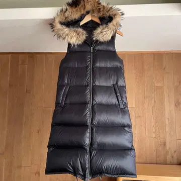 띠어리 후드 부착 롱 다운 베스트 블랙 베스트