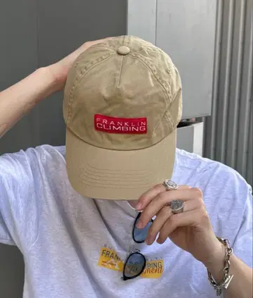 프랭클린 클라이밍 레드 라벨캡 베이지 캡