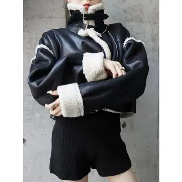 EVRIS 블랙 가죽 보아 숏 무스탕 코트