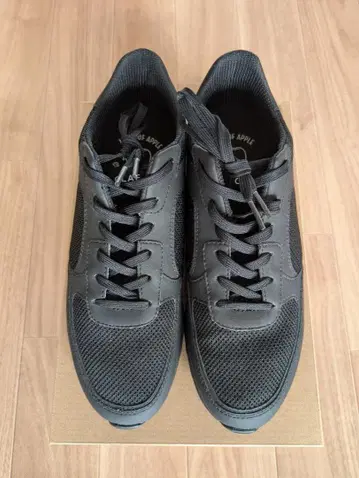 Clae 스니커즈 블랙