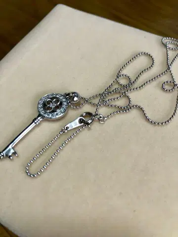 [실버 925 ] 열쇠 모양 크리스탈 목걸이