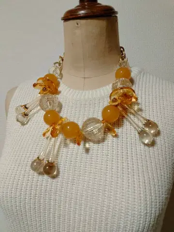 TERIA YABAR 오버사이즈 아크릴 목걸이 플라워 모티브