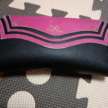 장지갑 블랙과 핑크 물결무늬 스트라이프