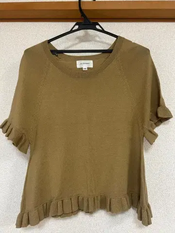 JILL STUART 카키 프릴 반팔 니트