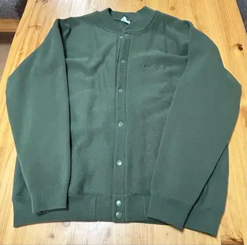 Champion 별주 버튼 부착 가디건