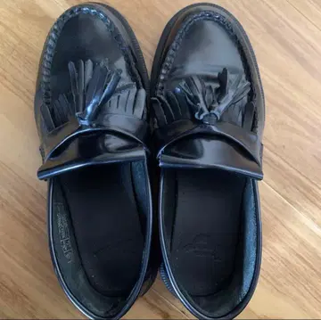 블랙 프린지 장식 가죽 로퍼