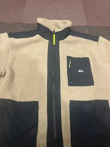 Quiksilver 플리스 자켓 베이지/블랙