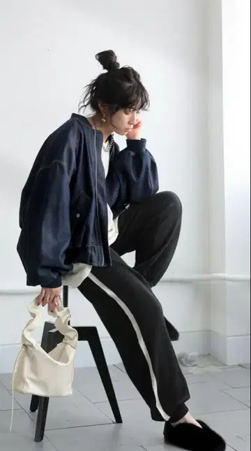 안티카 사이드 스트라이프 조거 팬츠 블랙