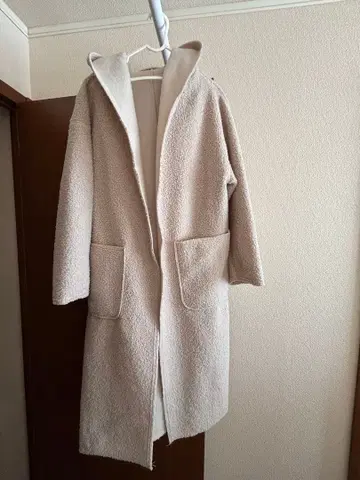 후드 부착 롱 보아 코트