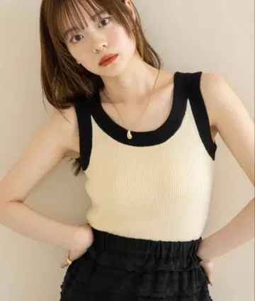 [ hinari ] 배색 니트 탱크