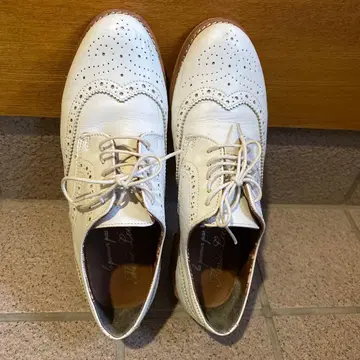 윙팁 화이트 가죽 신발