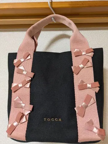 TOCCA 리본 장식 토트백 블랙과 핑크