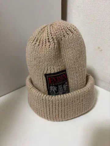 EVISEN 니트 모자 베이지 로고 포함