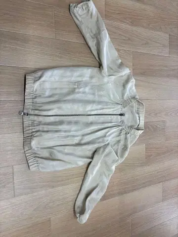 아이보리 지퍼 달린 자켓