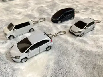 미니카 4대 세트 키링 포함, 그중 3대는 라이트 포함