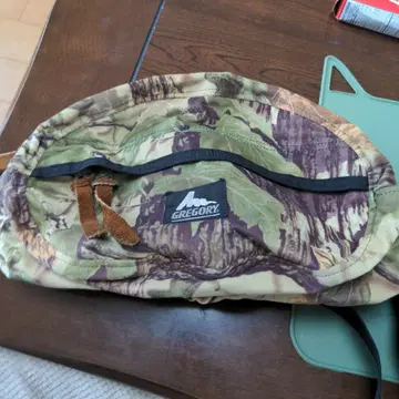 GREGORY 카모플라쥬 바디백