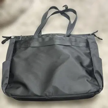 제로 할리버튼의 블랙 나일론 빅 토트백