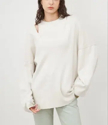 미라 오웬 V넥 긴팔 코튼 티셔츠 & 아메리 탱크탑 아이보리