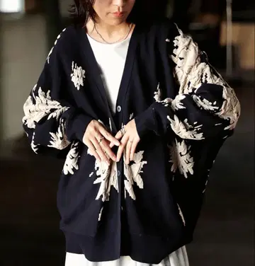 Antiqua 꽃무늬 돌먼 가디건