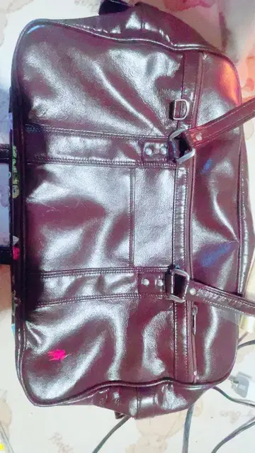 이스트 보이 브라운 가죽 가방 낙서 포함