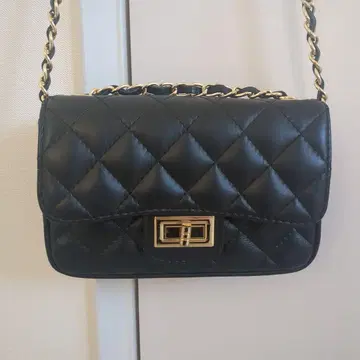 AULENTTI(오우렌티) 블랙 퀼팅 숄더백