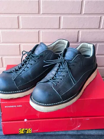 Danner 블랙 가죽 로우컷 슈즈