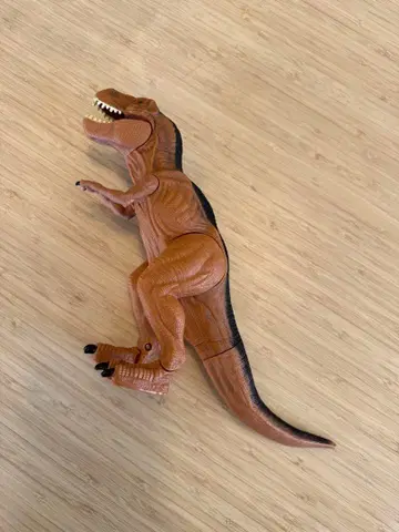 티라노사우루스 피규어 움직이는