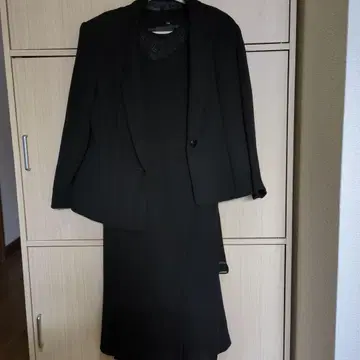 예복 블랙 원피스 수트 (자수 포함)