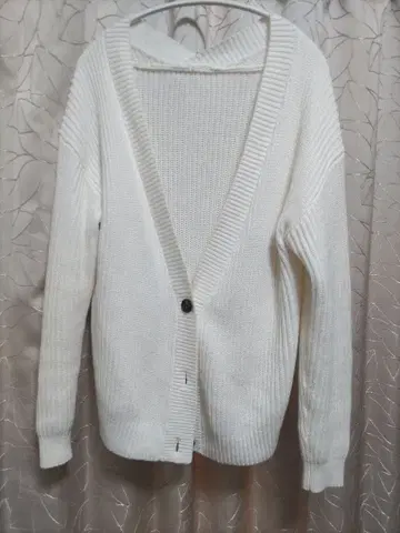 화이트 V넥 가디건 사이즈 2