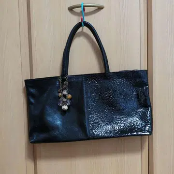 블랙 핸드백 디자인 절개