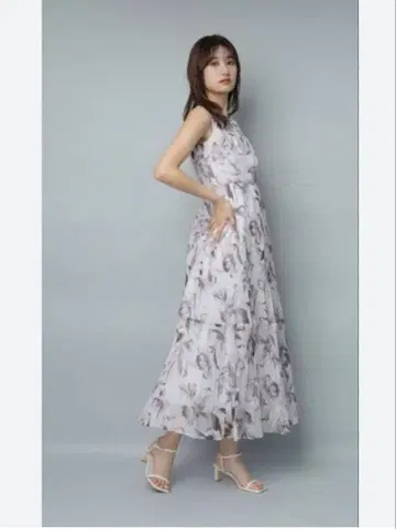 새상품 리랜드트루 대꽃 플리츠 슬리브리스 원피스 0