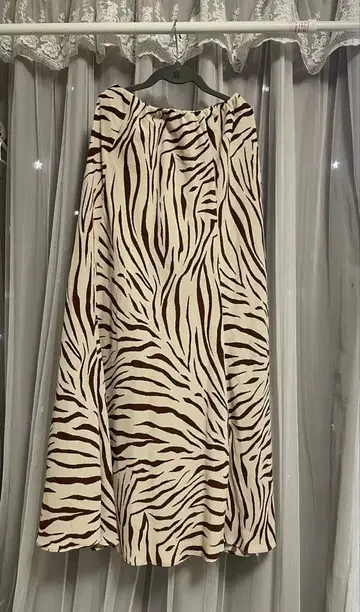 CHIGNON 제브라 패턴 플레어 롱 스커트 F