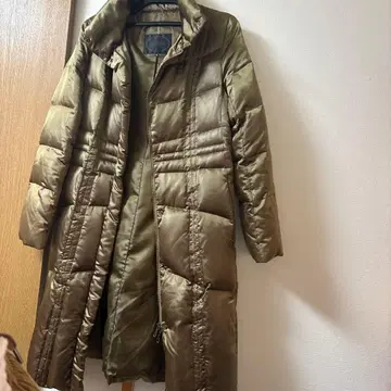 UNTITLED 롱 다운 자켓 올리브 그린