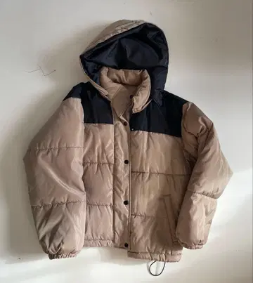 후드 부착 다운 자켓 베이지 x 블랙