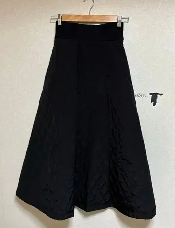 부기 퀼팅 롱 플레어 스커트 블랙 포켓 있음