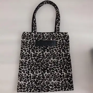 레오파드 무늬 패브릭 소재 핸드백