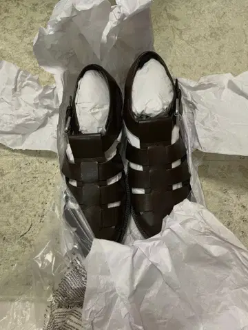 COS 가죽 피셔맨 샌들