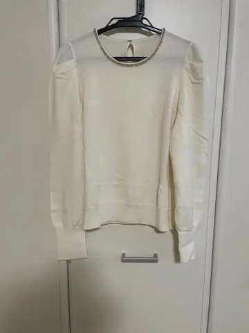 [새상품급] ANAYI 비쥬넥 볼륨 슬리브 풀오버